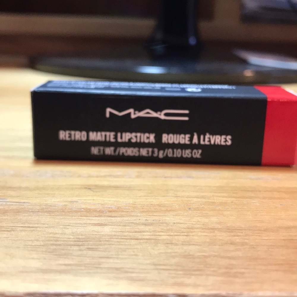 Mac #707 Ruby Woo Lipstick
